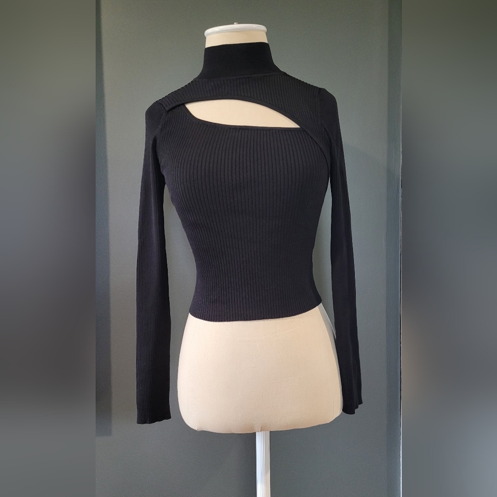 ARITZIA BABATON Black Fitted Cut-Out Top. Size S